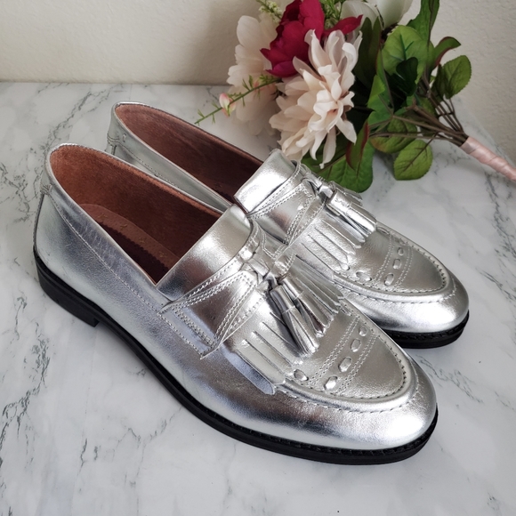 House of Hounds Silver Archer Fringe Boho Loafers Womens 9.5/40 - Picture 2 of 12